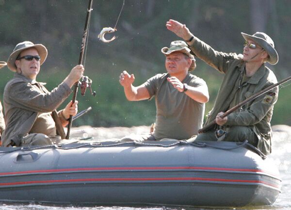 Альберт II, Сергей Шойгу и Владимир Путин во время рыбной ловли. Архив