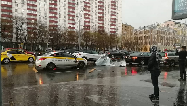 Последствия шквалистого ветра в Москве. 21 апреля 2018