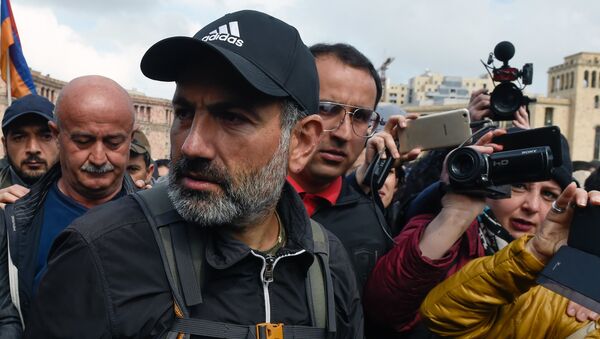 Лидер протестного движения Мой шаг Никол Пашинян на площади Республики в Ереване. Архивное фото