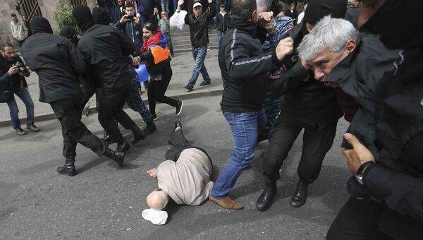 Столкновения с полицией в Ереване, Армения. 22 апреля 2018