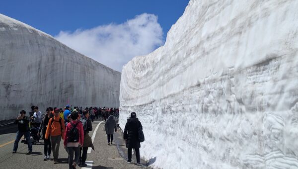 Снежный каньон Юки-но-Отани в Японии