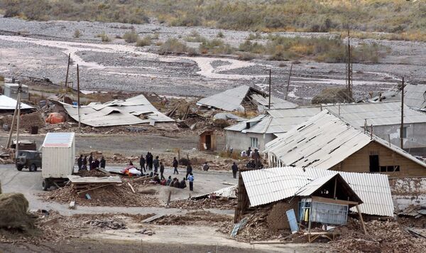 Cело Нура  в Киргизии было полностью разрушено в результате землетрясения