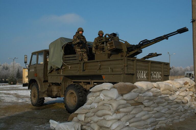 Польская зенитная установка Hibneryt, представляющая собой модифицированную зенитную установку ЗУ-23-2 Польская зенитная установка Hibneryt, представляющая собой модифицированную зенитную установку ЗУ-23-2