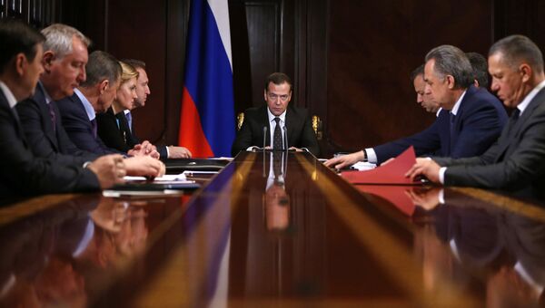 Председатель правительства РФ Дмитрий Медведев проводит совещание с вице-премьерами РФ. 23 апреля 2018