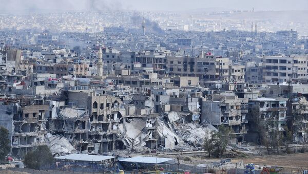 Разрушенные дома в пригороде Дамаска у лагеря палестинских беженцев Ярмук. Архивное фото
