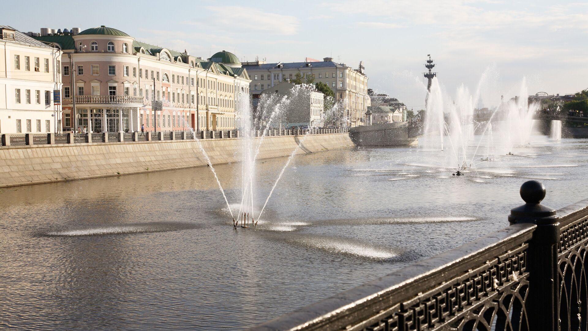 Москва. Водоотводный канал. Вид на Кадашевскую набережную - РИА Новости, 1920, 23.10.2024