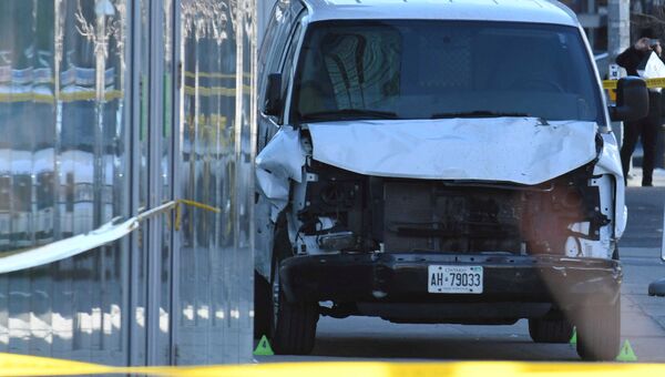 На месте инцидента с наездом фургона на пешеходов в Торонто. Архивное фото