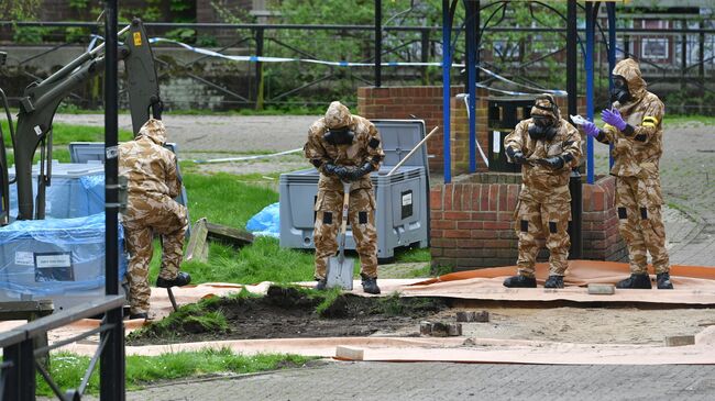 Военнослужащие Британии в Солсбери рядом с местом, где был найден Сергей Скрипаль и его дочь. Архивное фото