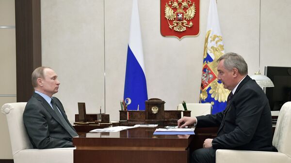 Президент РФ Владимир Путин и Дмитрий Рогозин