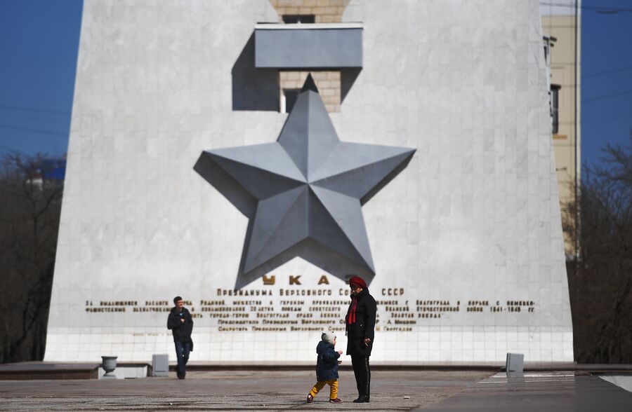Памятный мемориал Золотая звезда на территории музея-заповедника Сталинградская битва в Волгограде