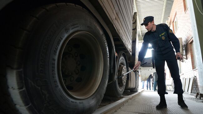 Осмотр большегрузного автомобиля 