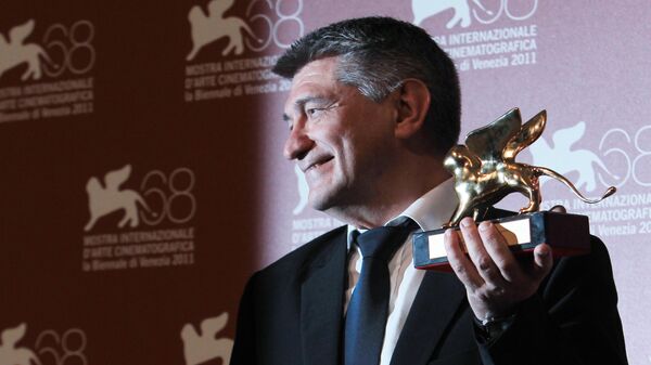 Российский режиссер Александр Сокуров, получивший главный приз Венецианского кинофестиваля - Золотого льва за фильм Фауст, на церемонии награждения 68-го Венецианского международного кинофестиваля. 2011 год