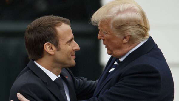 Президент Франции Эммануэль Макрон и президент США Дональд Трамп. Архивное фото