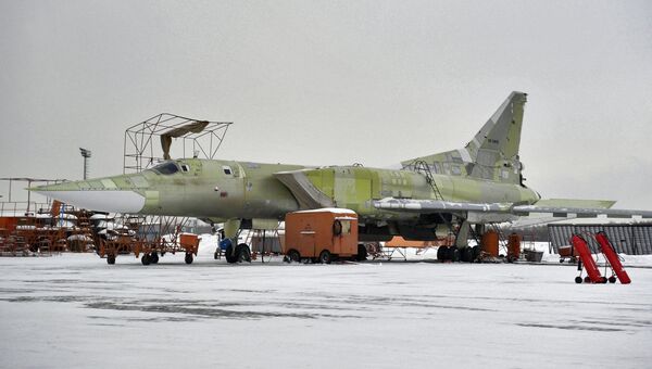 Модернизируемый стратегический ракетоносец Ту-22 М3 на территории Казанского авиационного завода. Архивное фото