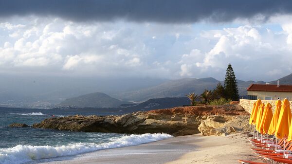 Пляж города Херсониссоса на острове Крит, Греция
