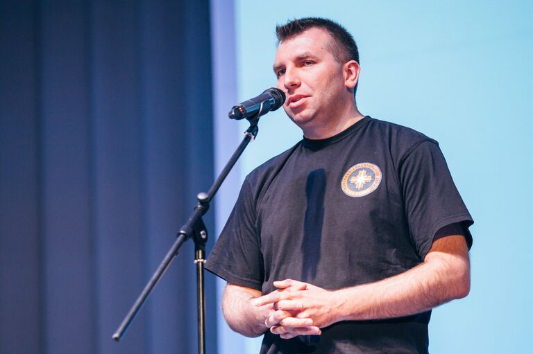 Константин Костырин выступает на окружном форуме добровольцев Приволжского и Южного федеральных округов Константин Костырин выступает на окружном форуме добровольцев Приволжского и Южного федеральных округов