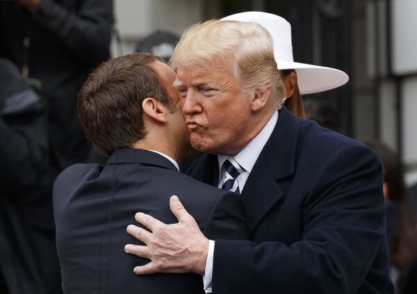 Президент Франции Эммануэль Макрон и президент США Дональд Трамп во время встречи в Белом доме, США. 24 апреля 2018 Президент Франции Эммануэль Макрон и президент США Дональд Трамп во время встречи в Белом доме, США. 24 апреля 2018