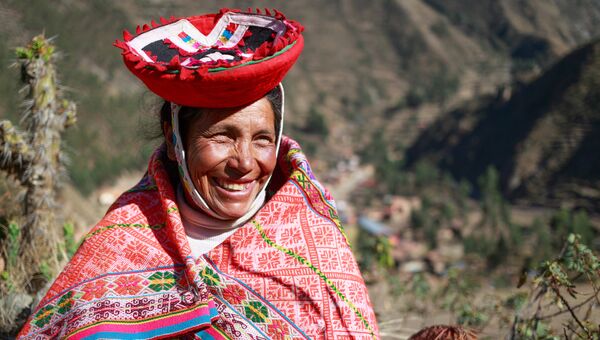 Женщина в традиционной одежде в Перу
