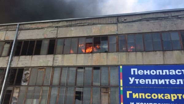 Пожар на складе гипсокартона во Владикавказе. Архивное фото