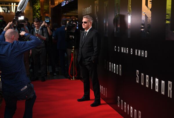 Музыкант и режиссер Леонид Агутин на премьере фильма Константина Хабенского Собибор в кинотеатре Москва Музыкант и режиссер Леонид Агутин на премьере фильма Константина Хабенского Собибор в кинотеатре Москва