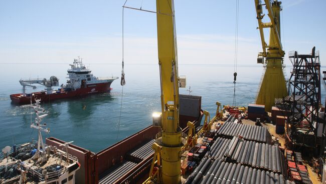 Трубы на палубе морского трубоукладчика