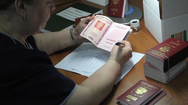Биометрические заграничные паспорта граждан РФ. Архивное фото