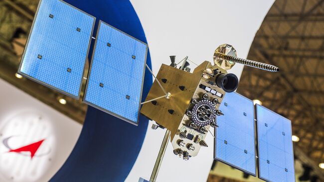 Макет российского космического аппарата серии Глонасс-К