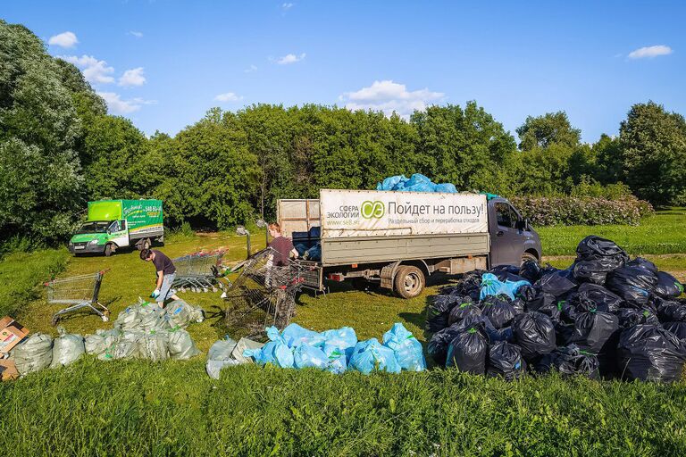 Во время игр среди мусора нередко попадаются и любопытные экспонаты Во время игр среди мусора нередко попадаются и любопытные экспонаты