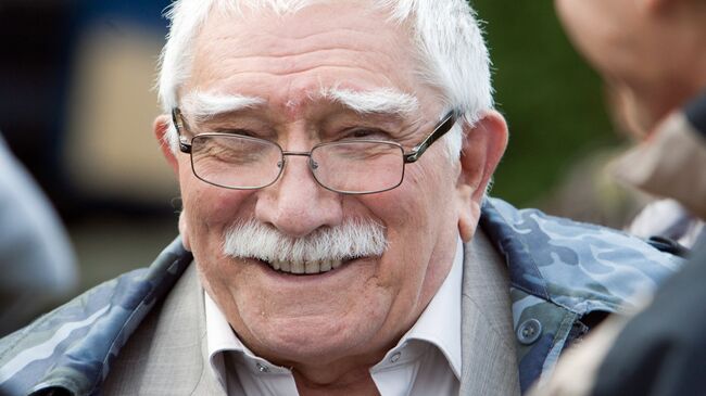 Актер Армен Джигарханян на съемках фильма режиссера Александра Ефремова Немец Актер Армен Джигарханян на съемках фильма режиссера Александра Ефремова Немец