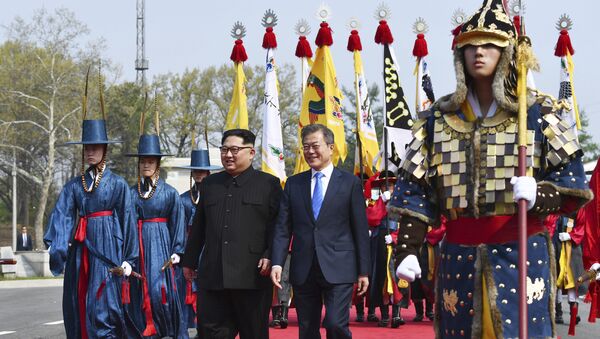 Ким Чен Ын и Мун Чжэ Ин перед саммитом в демилитаризованной зоне