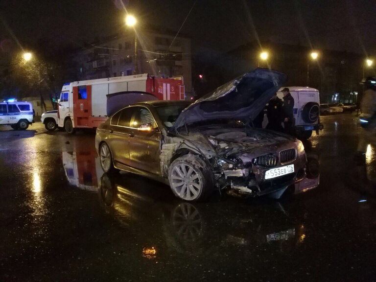 ДТП с участием полицейской машины и BMW в Казани. 27 апреля 2018 ДТП с участием полицейской машины и BMW в Казани. 27 апреля 2018