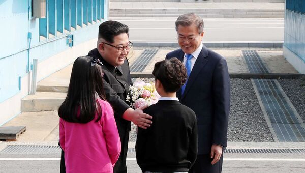 Встреча лидеров Северной и Южной Корей Ким Чен Ына и Мун Чжэ Ина