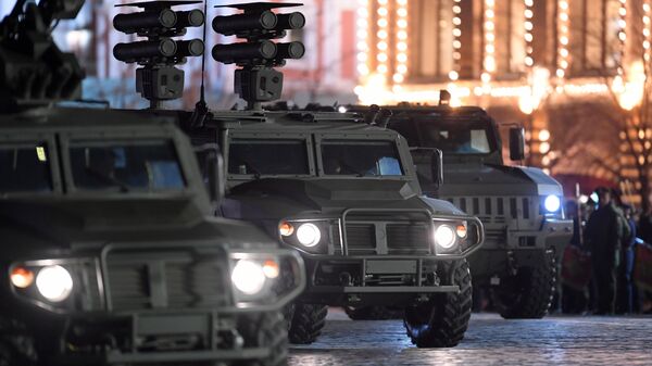 Бронеавтомобили Тигр-М на репетиции военного парада на Красной площади