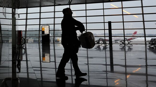 Пассажир в зале ожидания аэропорта Внуково