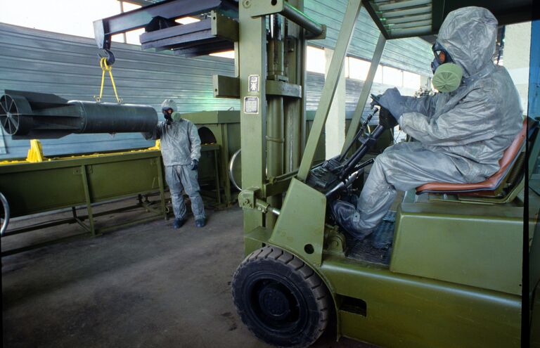 Демонстрация технологии уничтожения химического оружия на военном объекте Шиханы