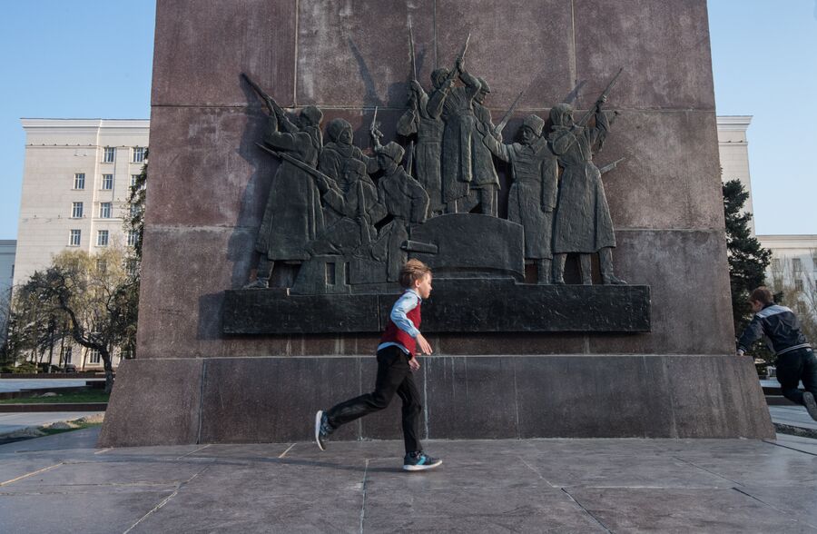Монумент Первоконникам на площади Советов в Ростове-на-Дону