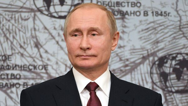 Президент РФ Владимир Путин на заседании попечительского совета Русского географического общества в Санкт-Петербурге. 27 апреля 2018