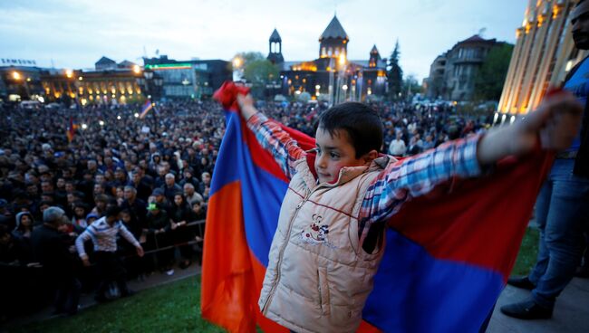Митинг лидера протестов Никола Пашиняна в армянском Гюмри. Архивное фото