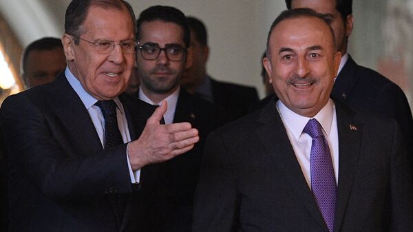 Министр иностранных дел РФ Сергей Лавров и министр иностранных дел Турции Мевлют Чавушоглу во время встречи в Москве. 28 апреля 2018