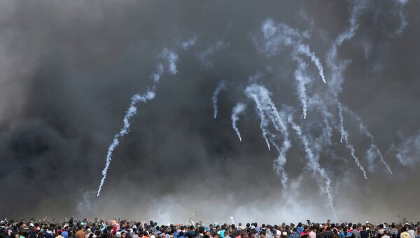 Столкновения палестинских протестующих с израильскими войсками на границе Израиля и сектора Газа. 27 апреля 2018