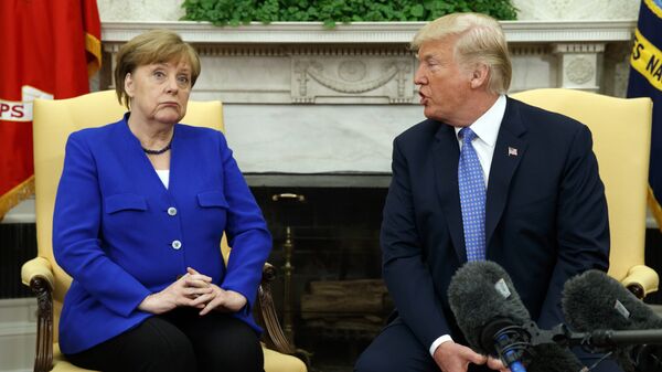 Президент США Дональд Трамп и канцлер Германии Ангела Меркель во время встречи в Вашингтоне. 27 апреля 2018