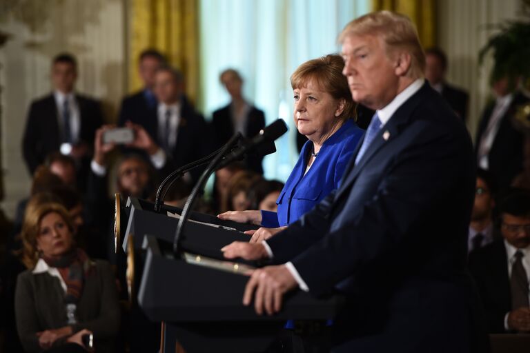 Президент США Дональд Трамп и канцлер Германии Ангела Меркель во время совместной пресс-конференции в Вашингтоне. 27 апреля 2018 Президент США Дональд Трамп и канцлер Германии Ангела Меркель во время совместной пресс-конференции в Вашингтоне. 27 апреля 2018