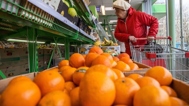 Витрина с мандаринами в магазине Пятерочка в Москве