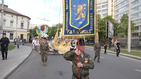 Неонацисты прошли маршем по Львову в годовщину создания дивизии СС Галичина Неонацисты прошли маршем по Львову в годовщину создания дивизии СС Галичина