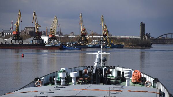Рыбинский грузовой порт в Ярославской области. Архивное фото
