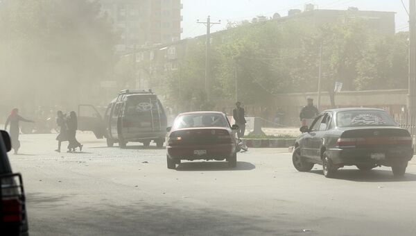 Афганские силы безопасности на месте взрыва в Кабуле. 30 апреля 2018