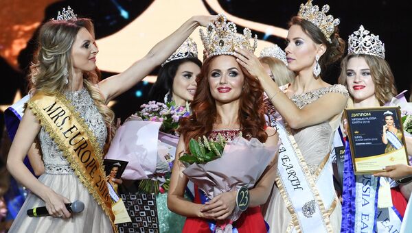 Победительница конкурса красоты Mrs&Ms Russia Earth 2018 Алиса Комарова