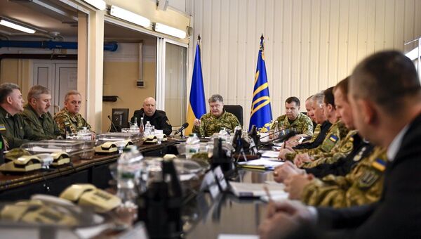 Президент Украины Петр Порошенко подписал указ о смене формата операции в Донбассе. 30 апреля 2018