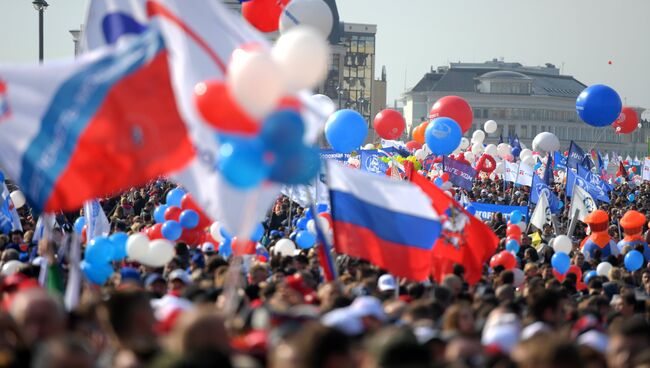 Участники первомайской демонстрации у Красной площади в Москве. 1 мая 2018