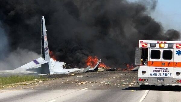 На месте падения американского военно-транспортного самолета C-130 Геркулес в штате Джорджия. 2 мая 2018